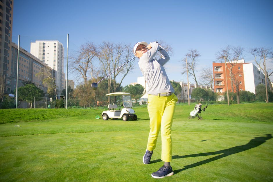 how far can a woman drive a golf ball_2